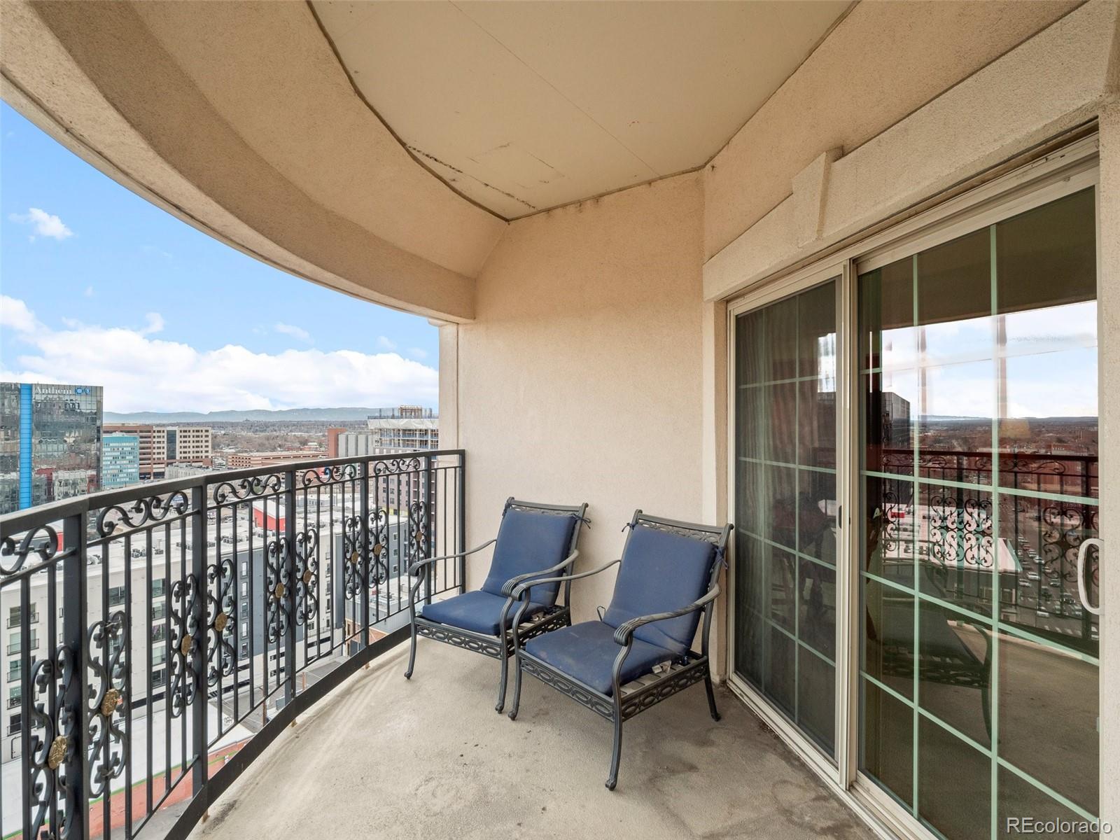 925 N Lincoln Street Unit: 12G