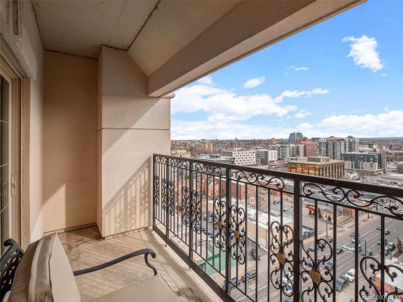 925 N Lincoln Street Unit: 12G