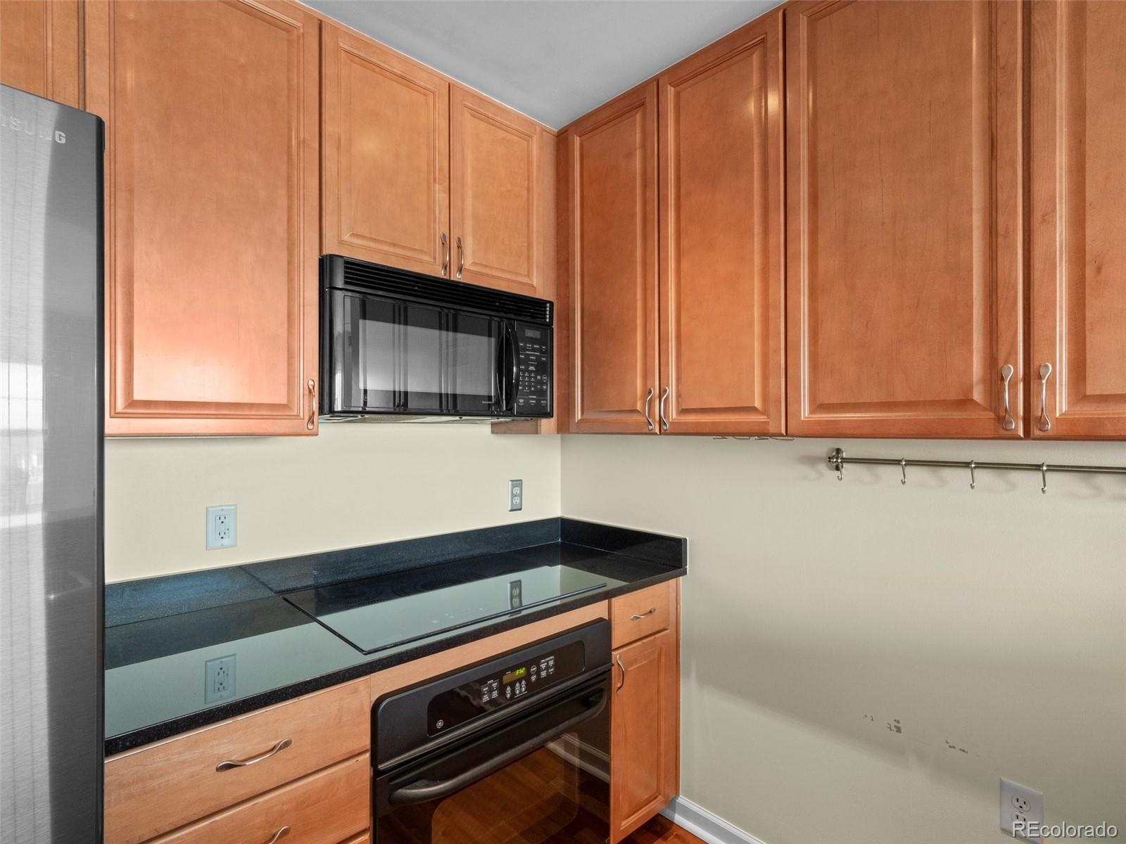 925 N Lincoln Street Unit: 12G