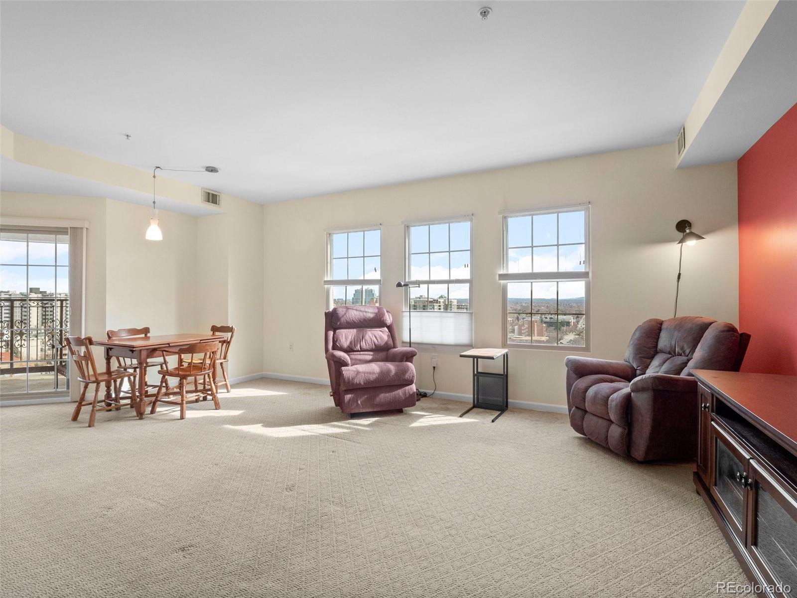 925 N Lincoln Street Unit: 12G
