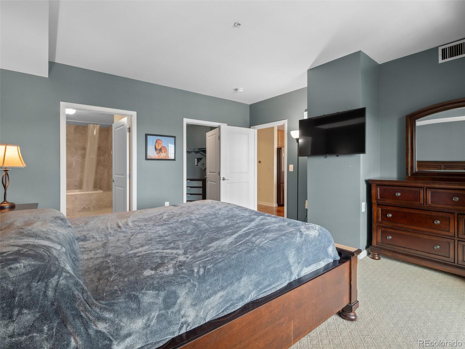 925 N Lincoln Street Unit: 12G