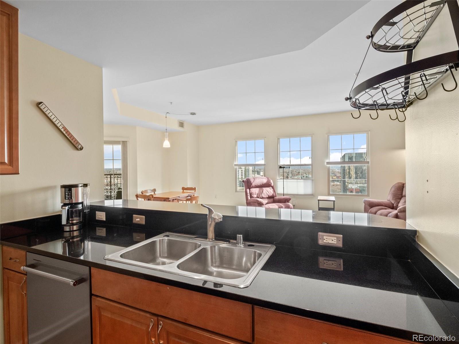 925 N Lincoln Street Unit: 12G