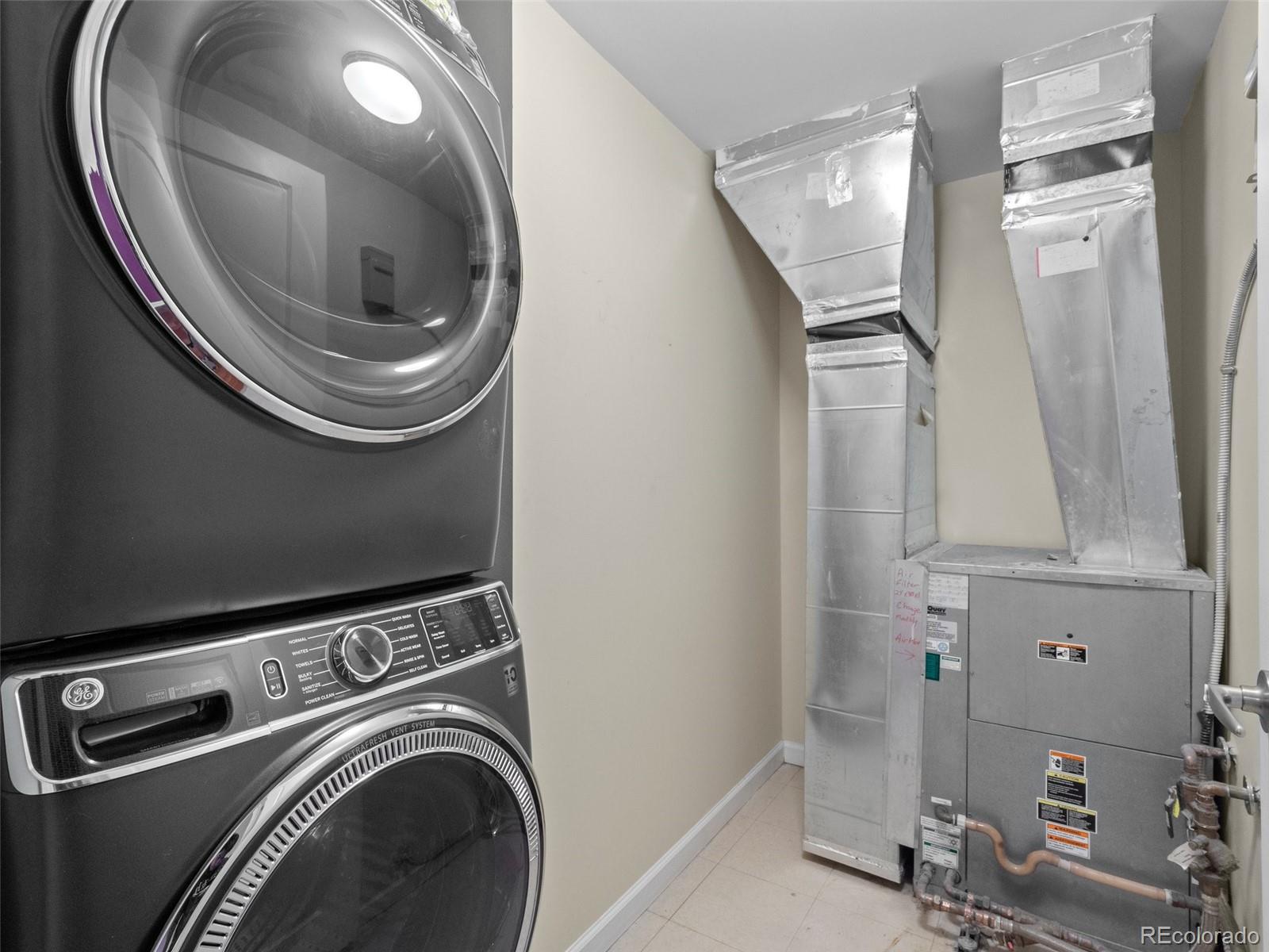 925 N Lincoln Street Unit: 12G