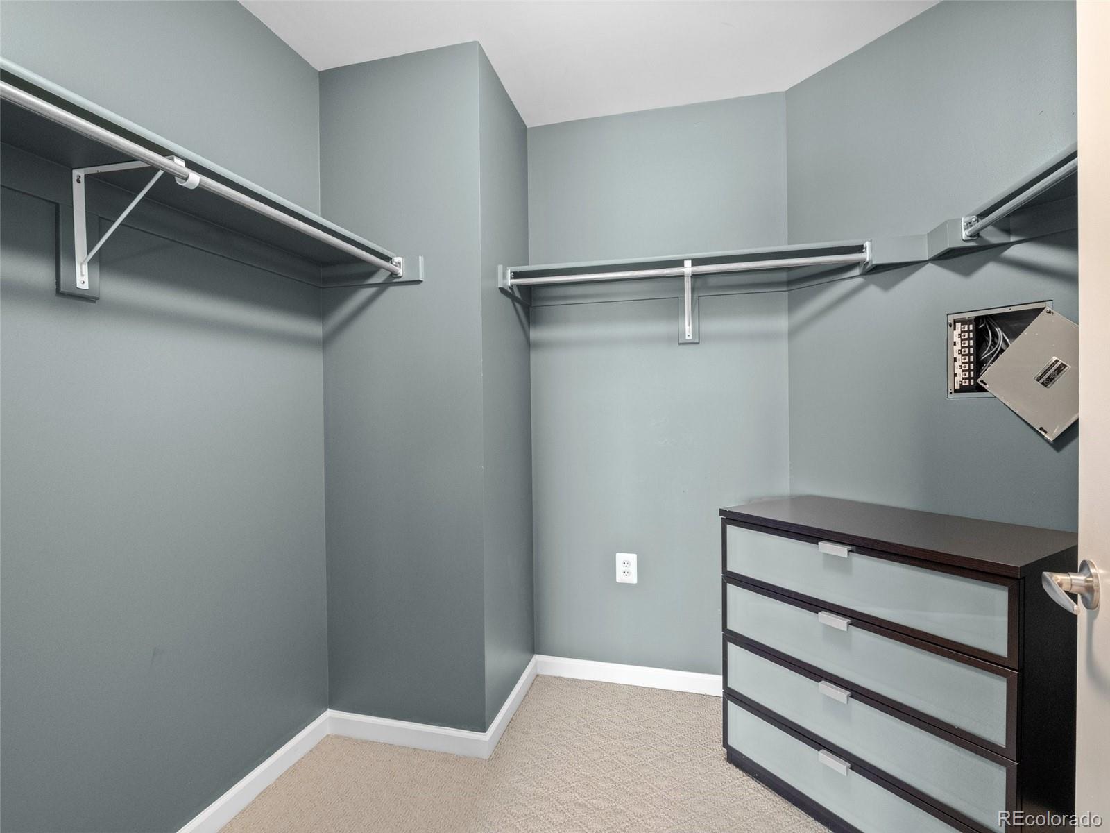 925 N Lincoln Street Unit: 12G