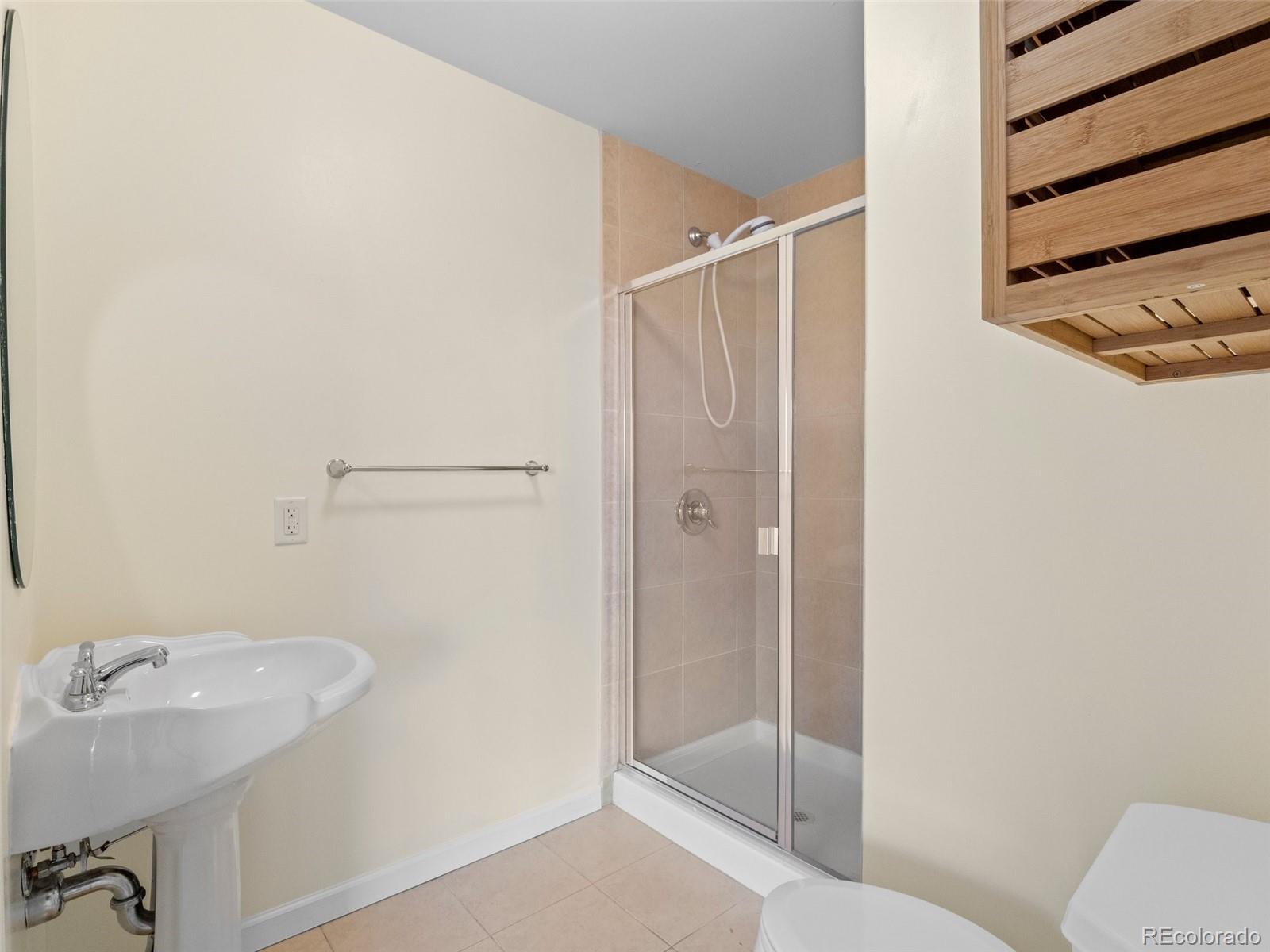 925 N Lincoln Street Unit: 12G