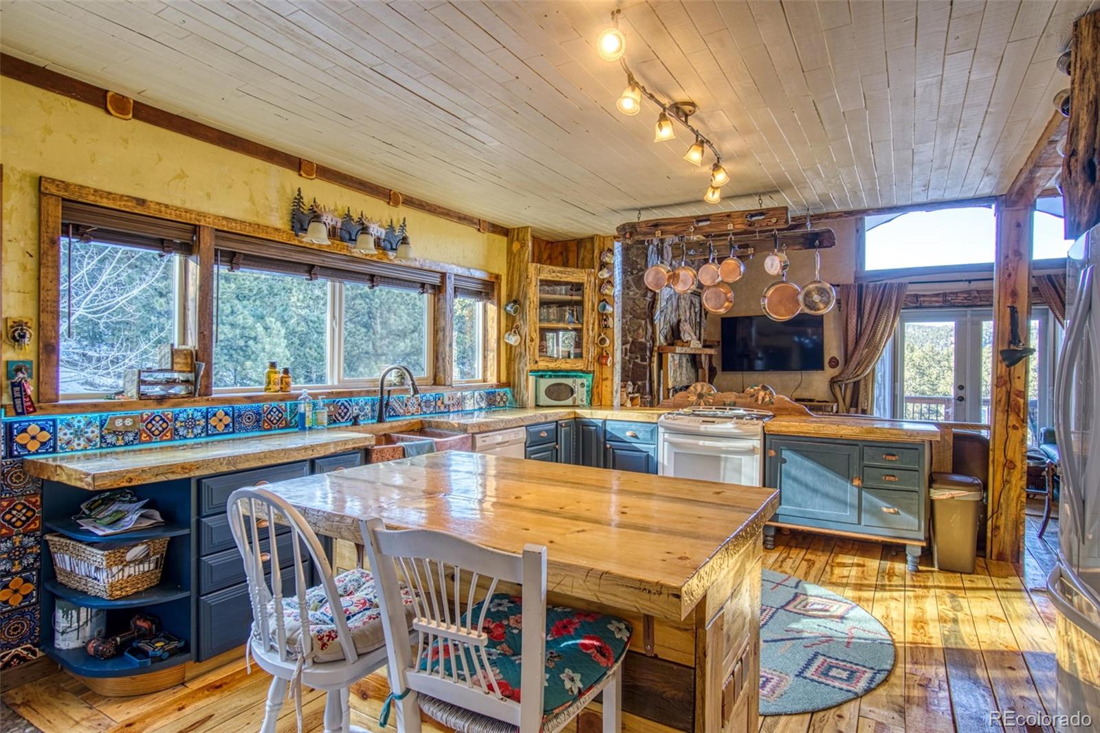 203 Lo Meadow Lane