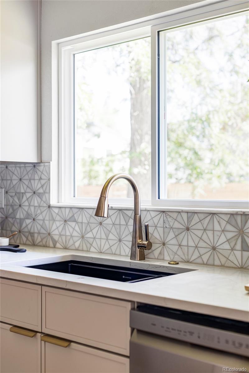 1952 S Franklin Street