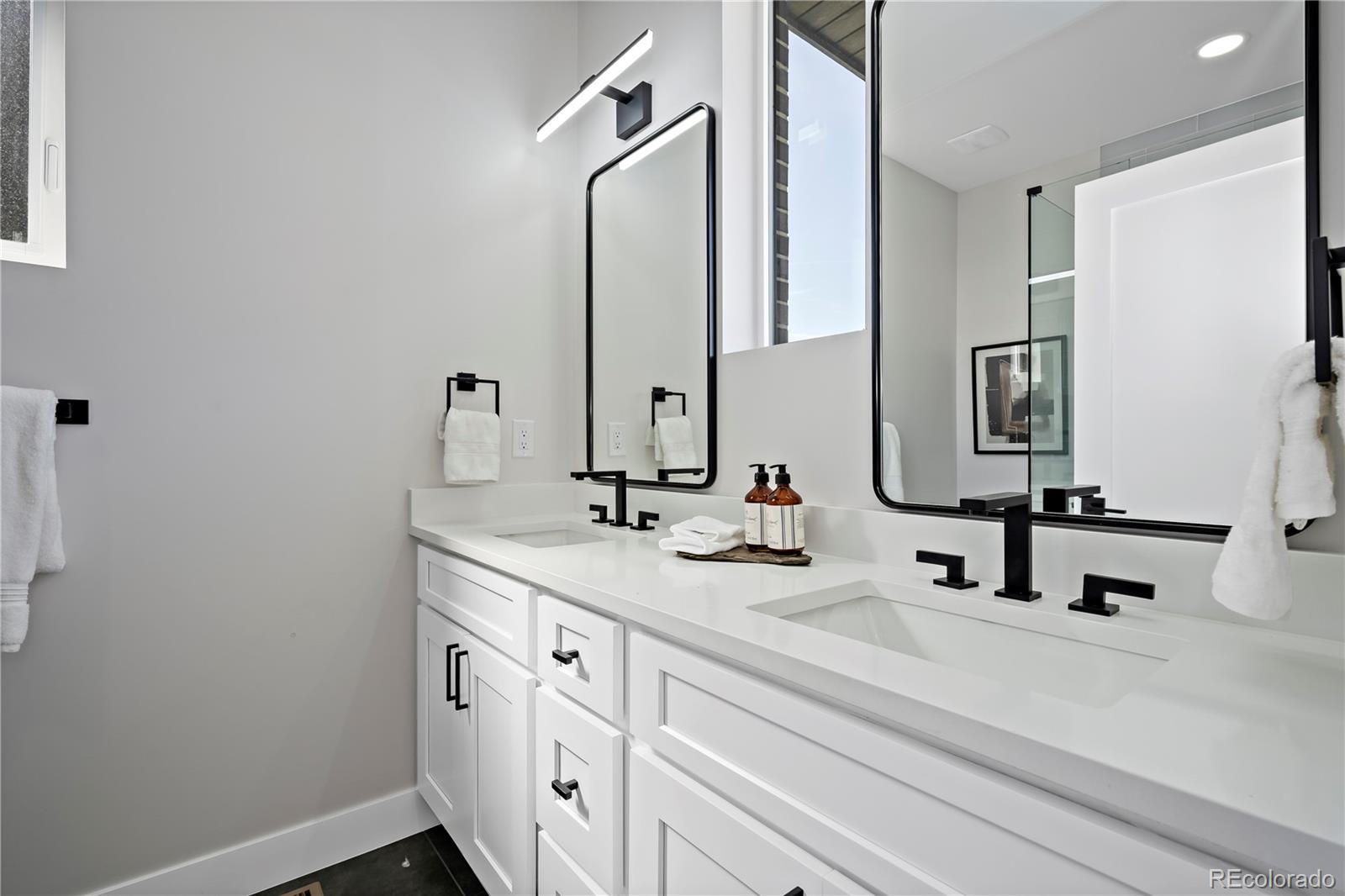 1290 N Newton Street Unit: 1
