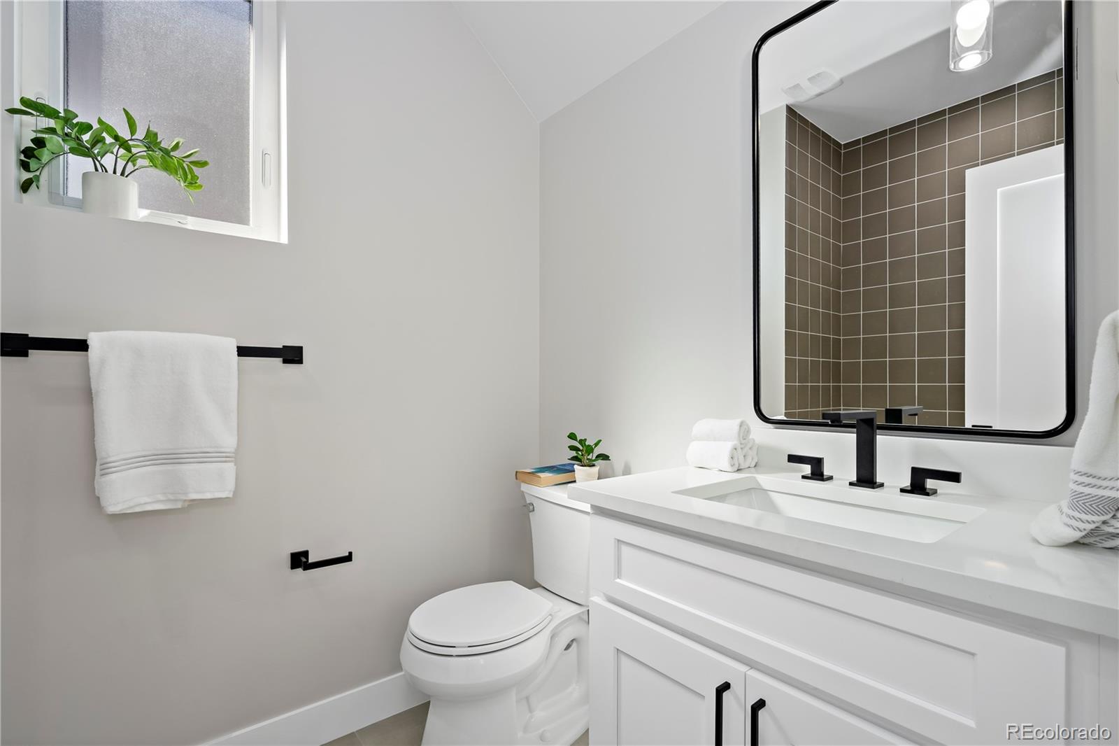1290 N Newton Street Unit: 1