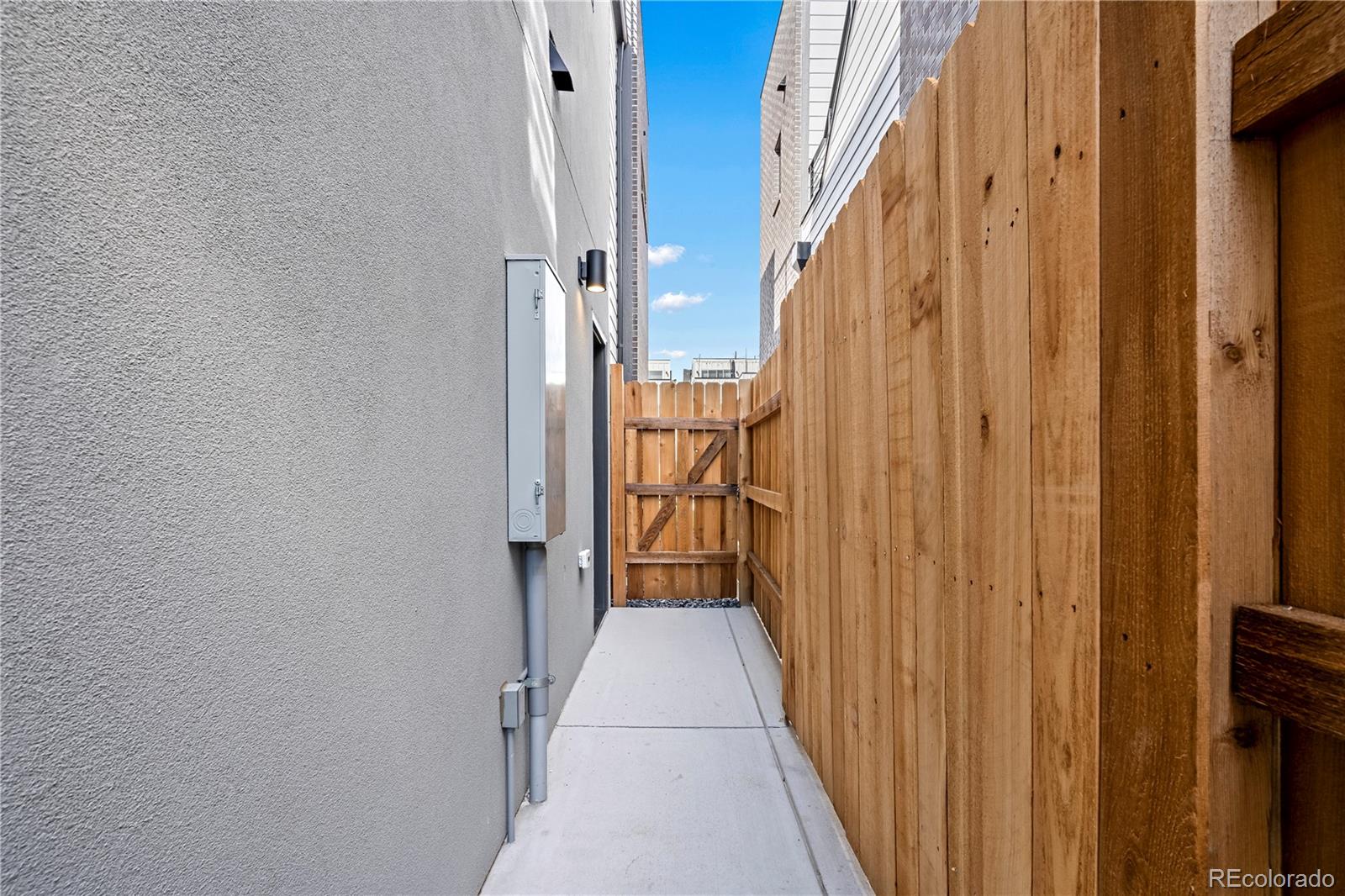 1290 N Newton Street Unit: 1
