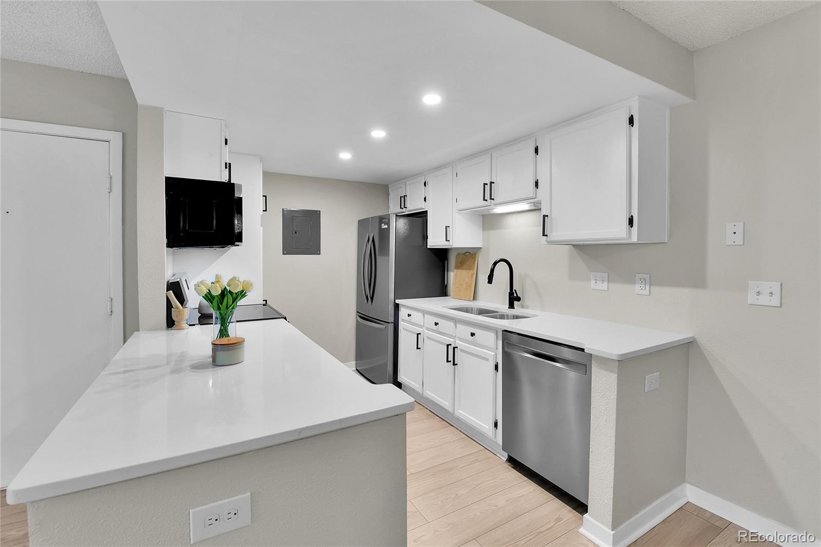906 S Walden Street Unit: 104