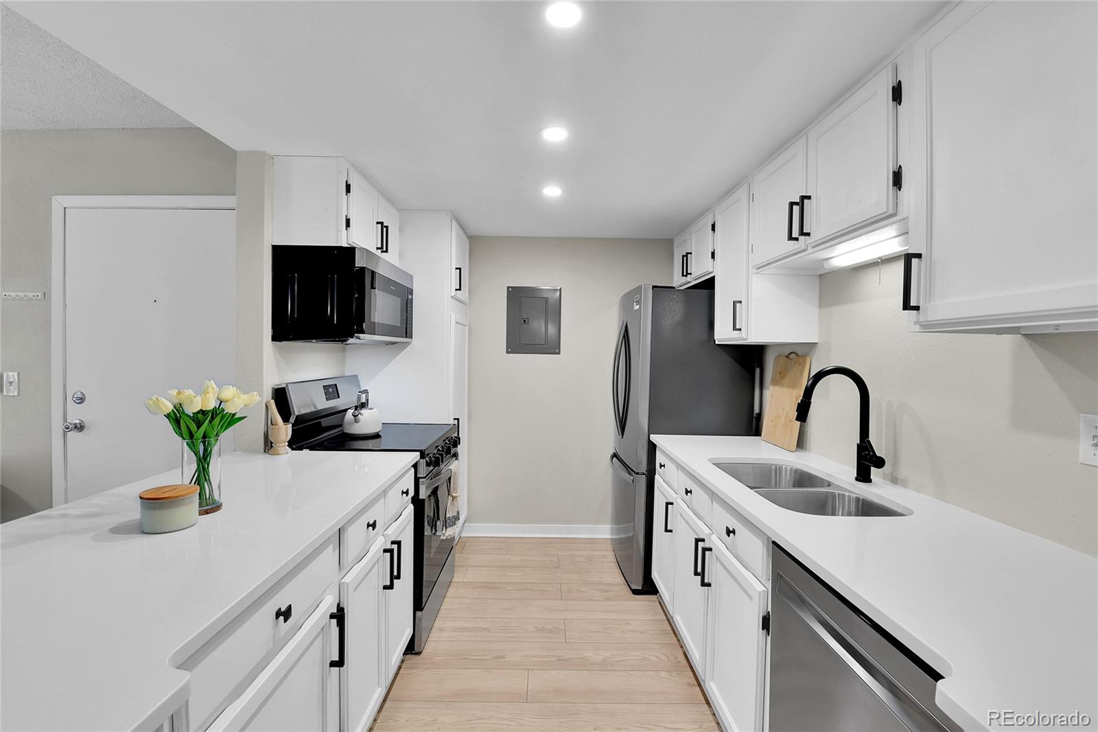 906 S Walden Street Unit: 104
