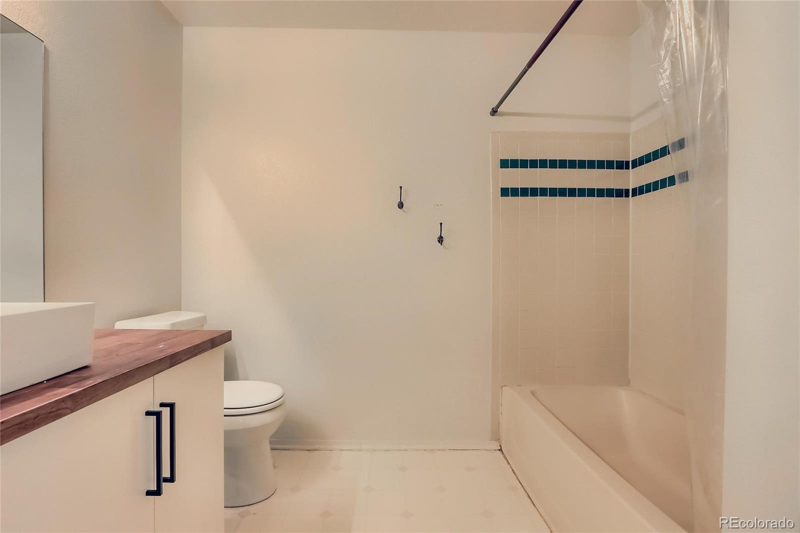 6405 S Dayton Street Unit: 103