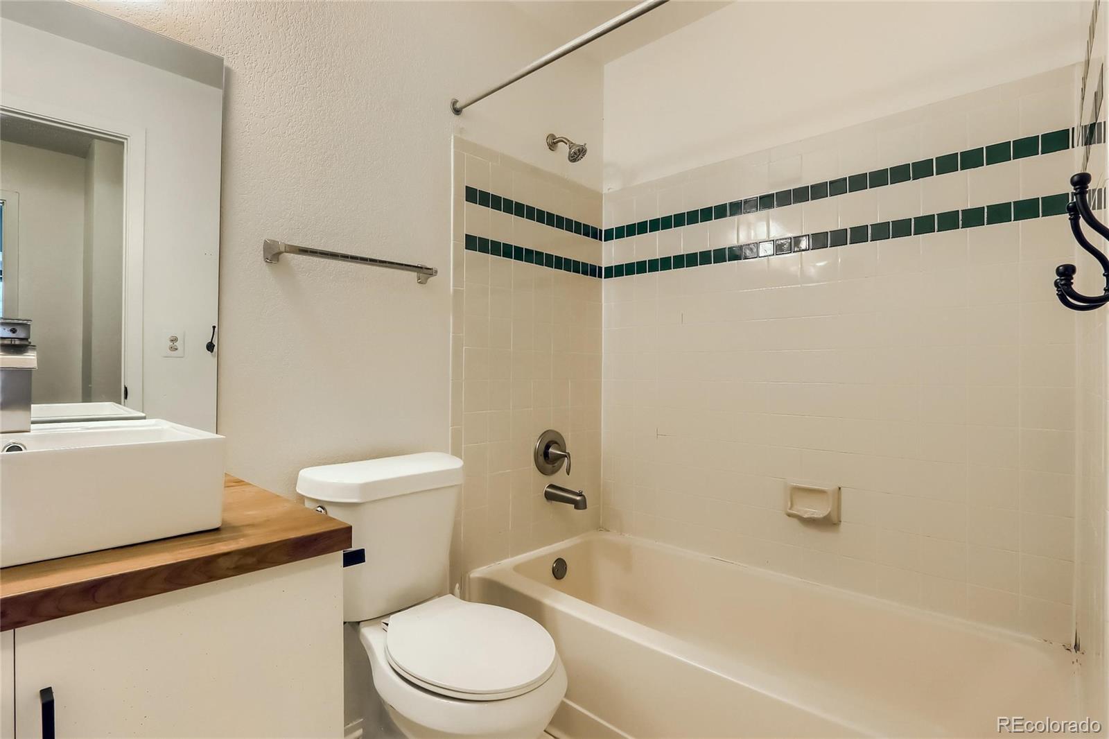 6405 S Dayton Street Unit: 103