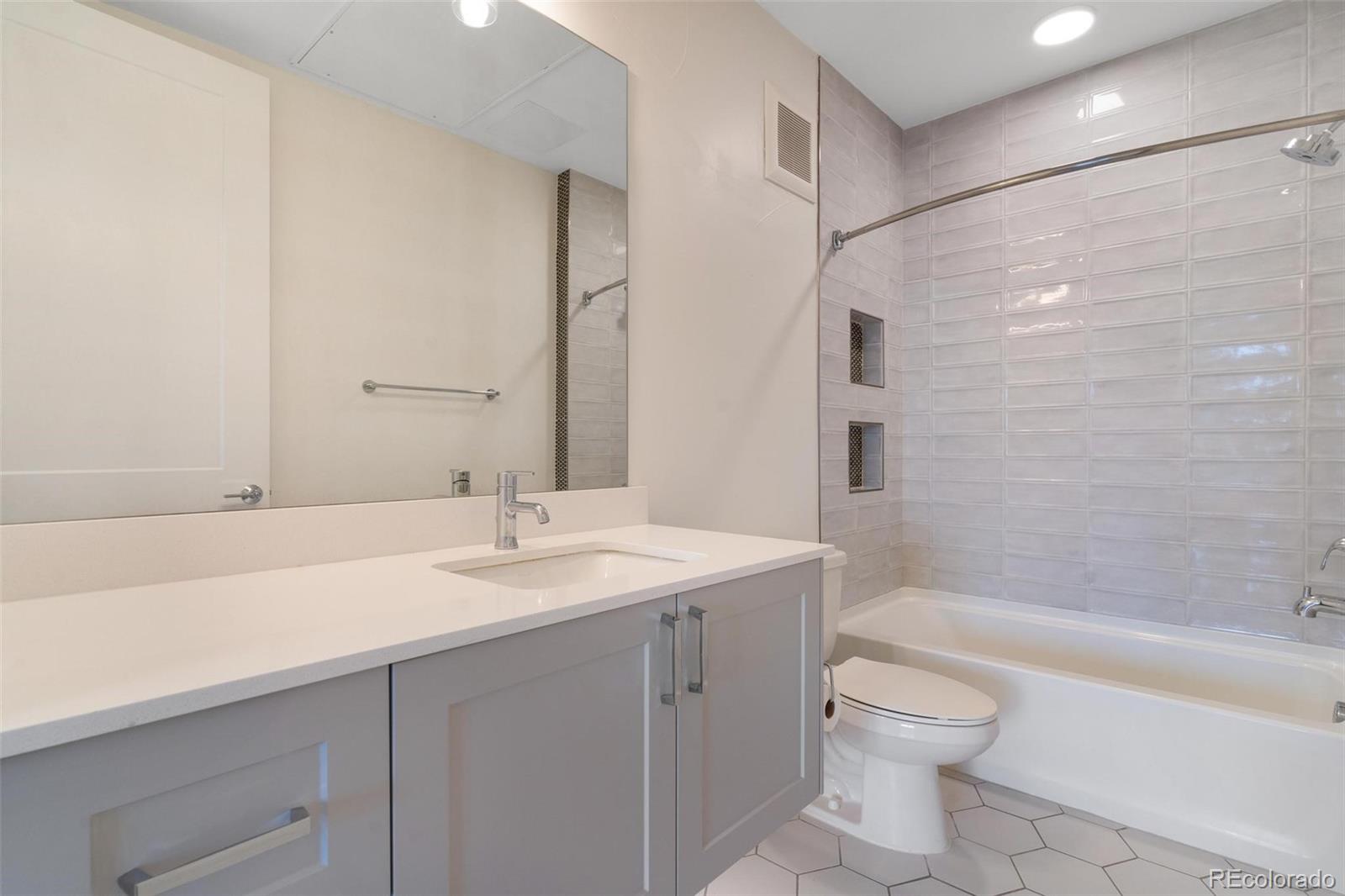 2876 W 53rd Avenue Unit: 122