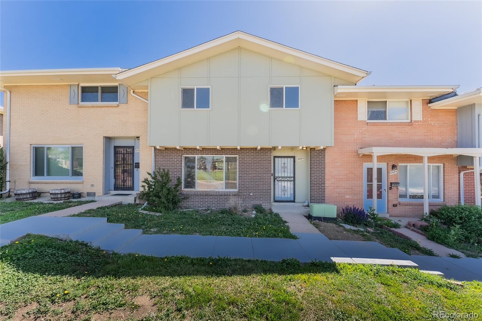 8690 Mariposa Street