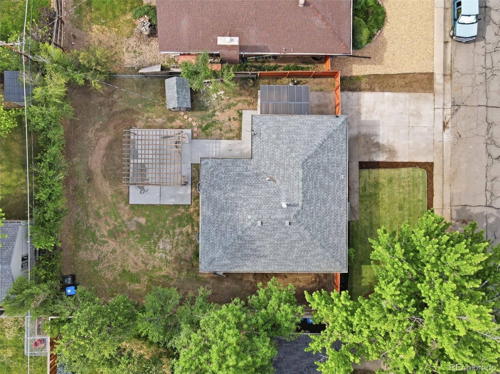 6033 Hoyt Court