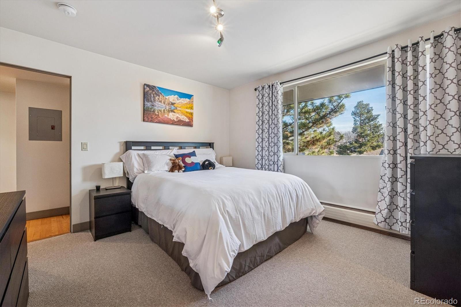 891 N Glencoe Street