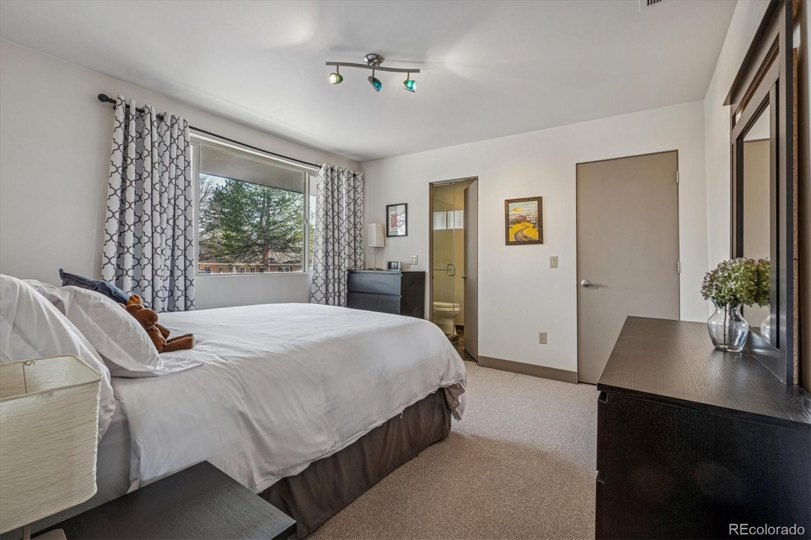 891 N Glencoe Street