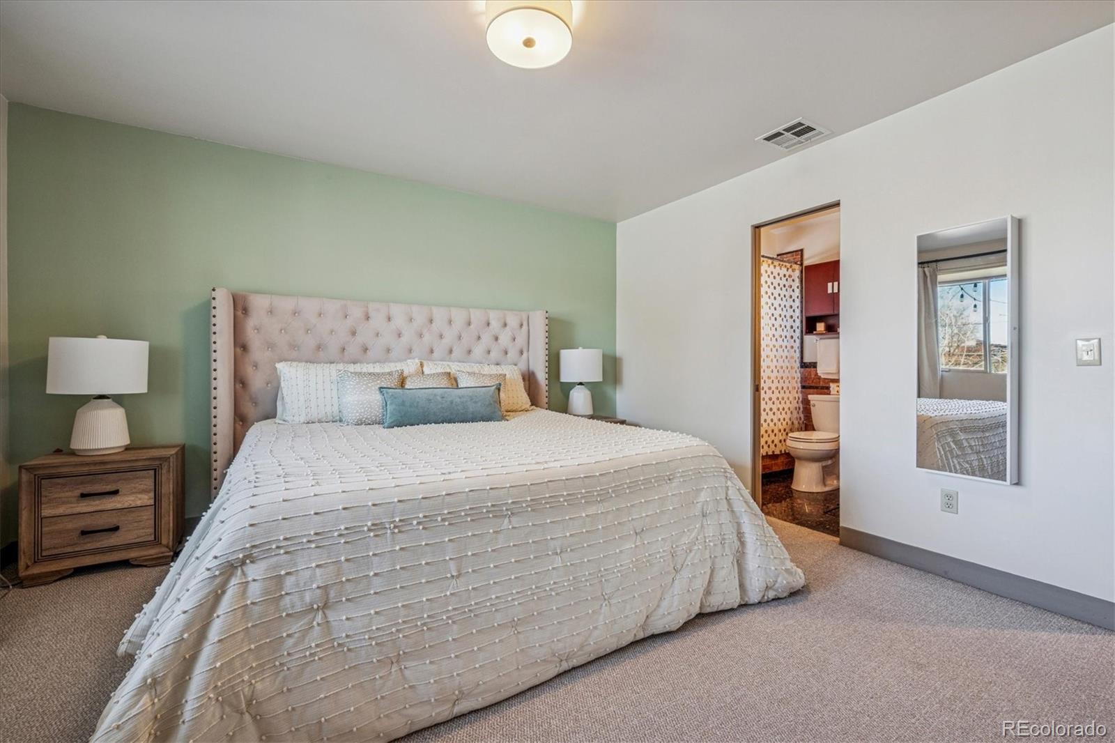 891 N Glencoe Street