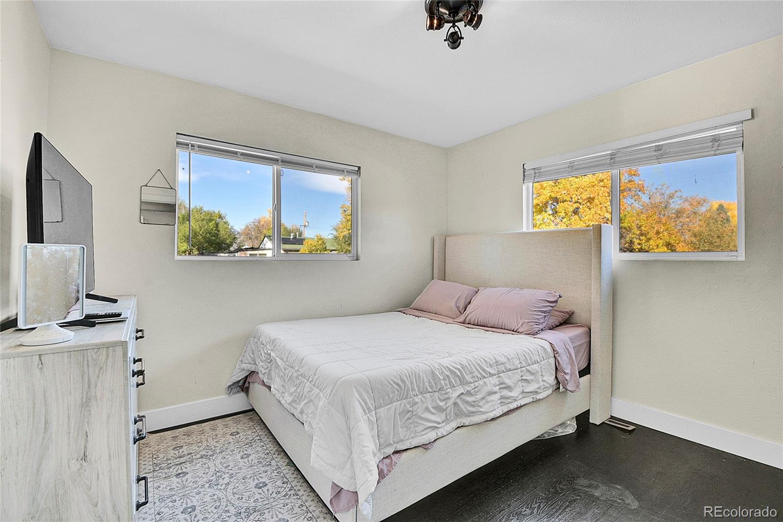 2626 S Hooker Street