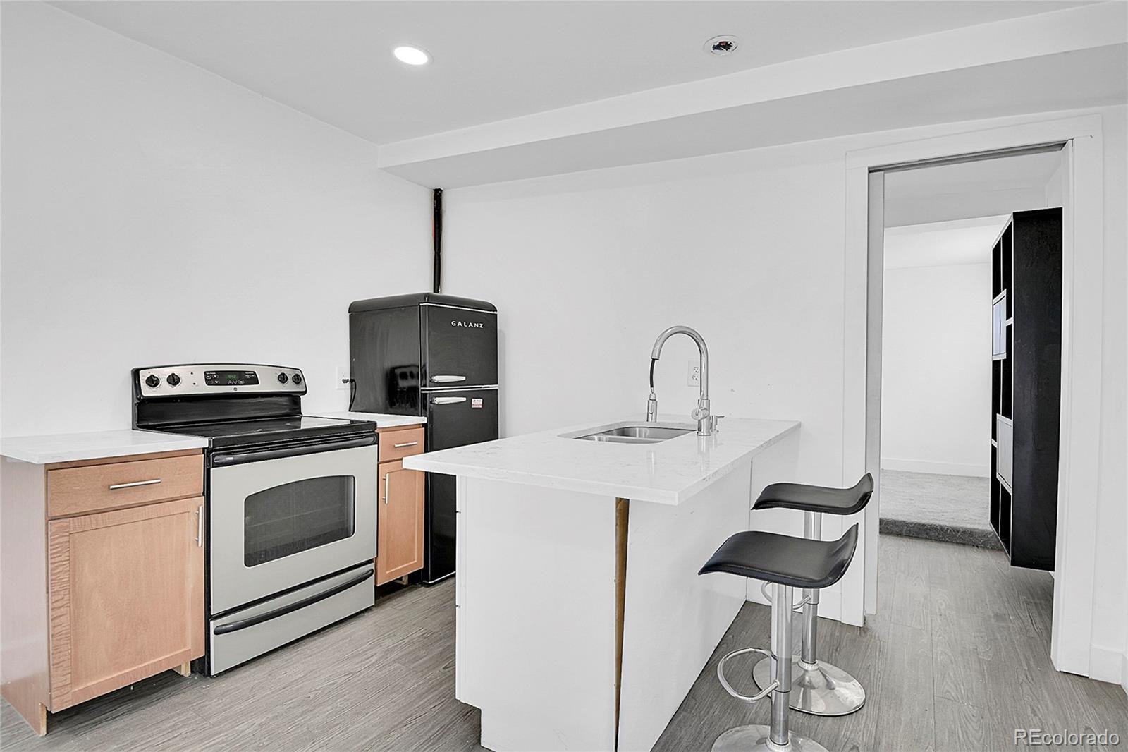 2626 S Hooker Street