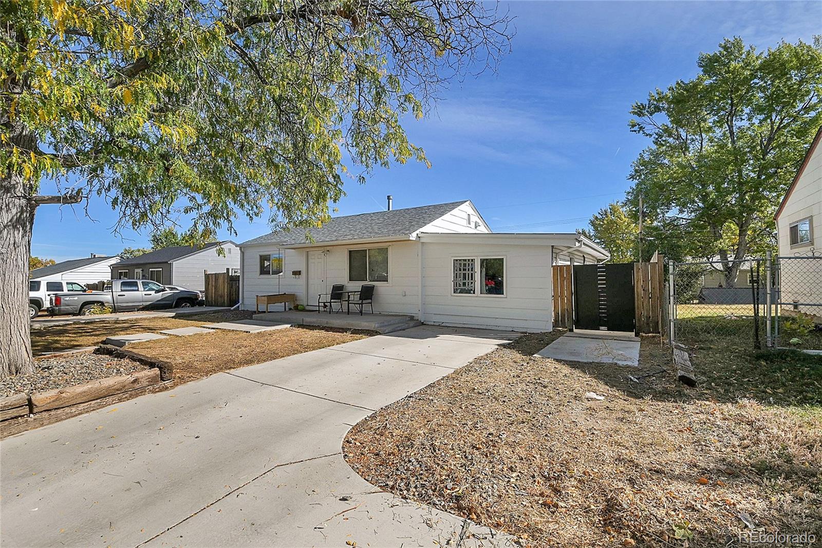 2626 S Hooker Street