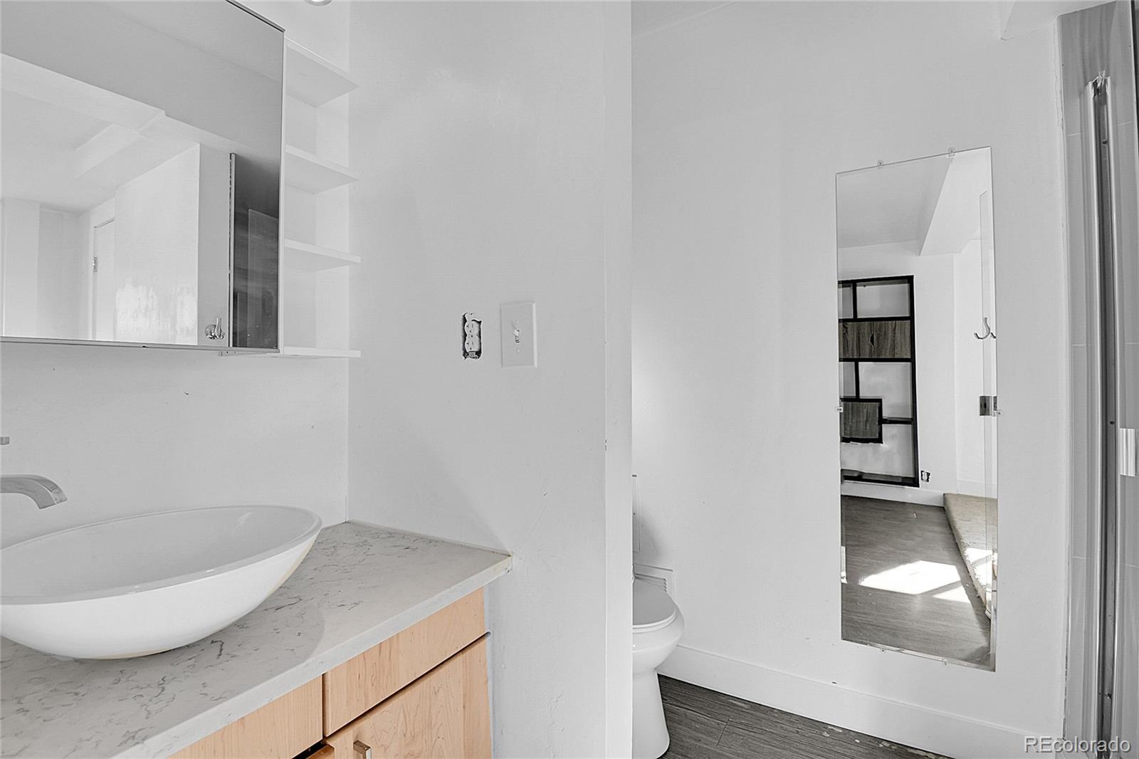 2626 S Hooker Street