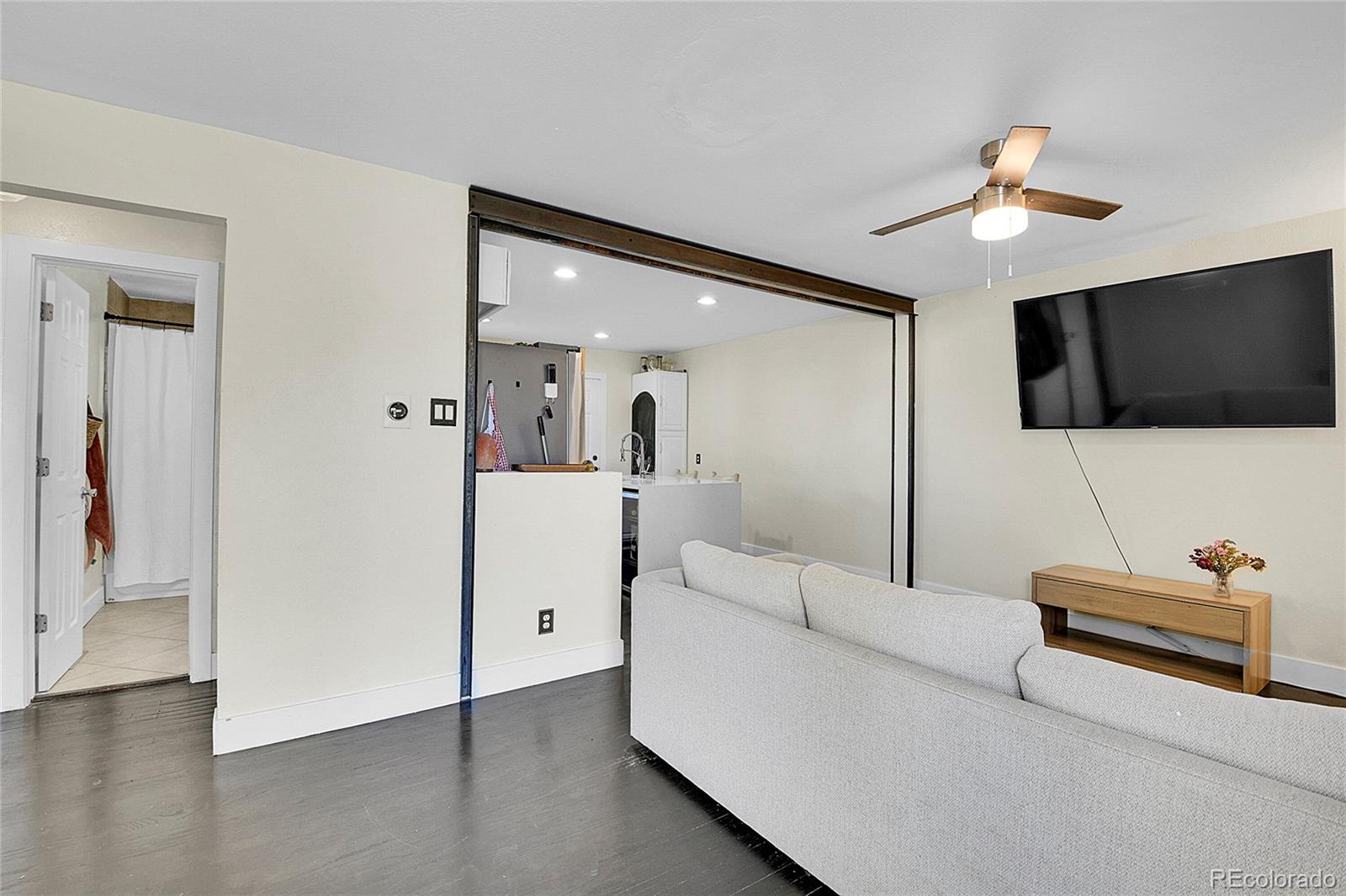 2626 S Hooker Street