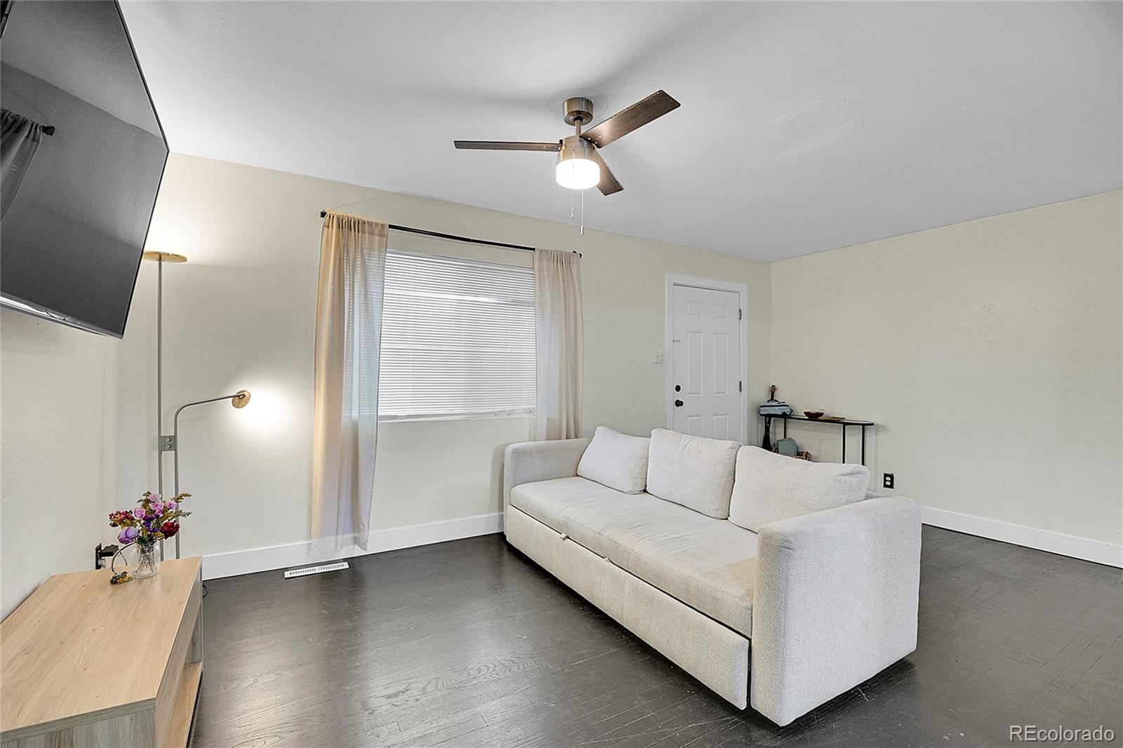 2626 S Hooker Street