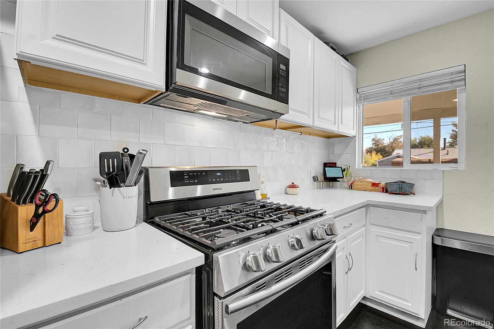 2626 S Hooker Street