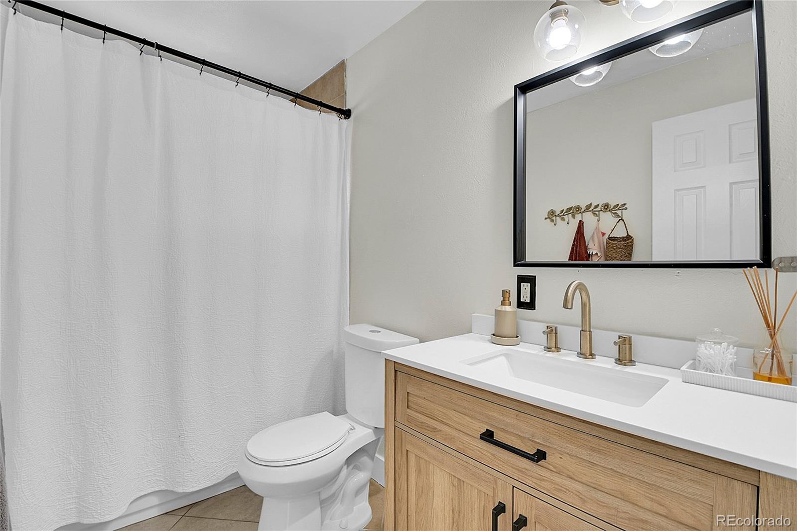 2626 S Hooker Street