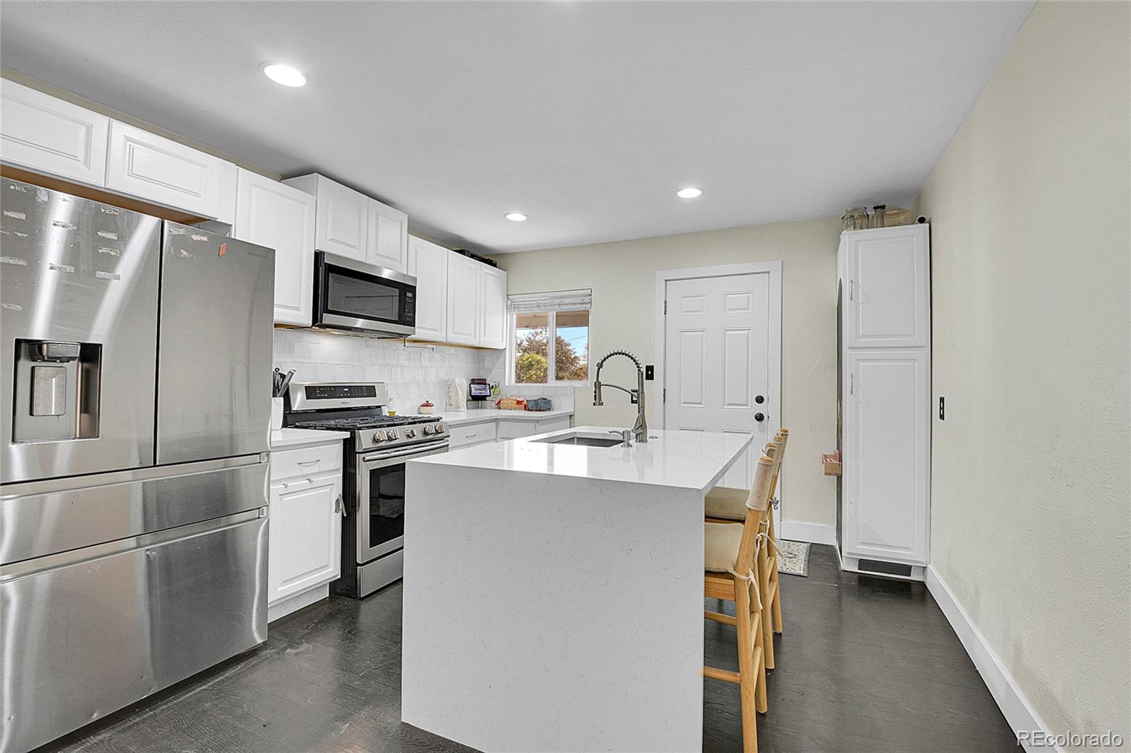 2626 S Hooker Street