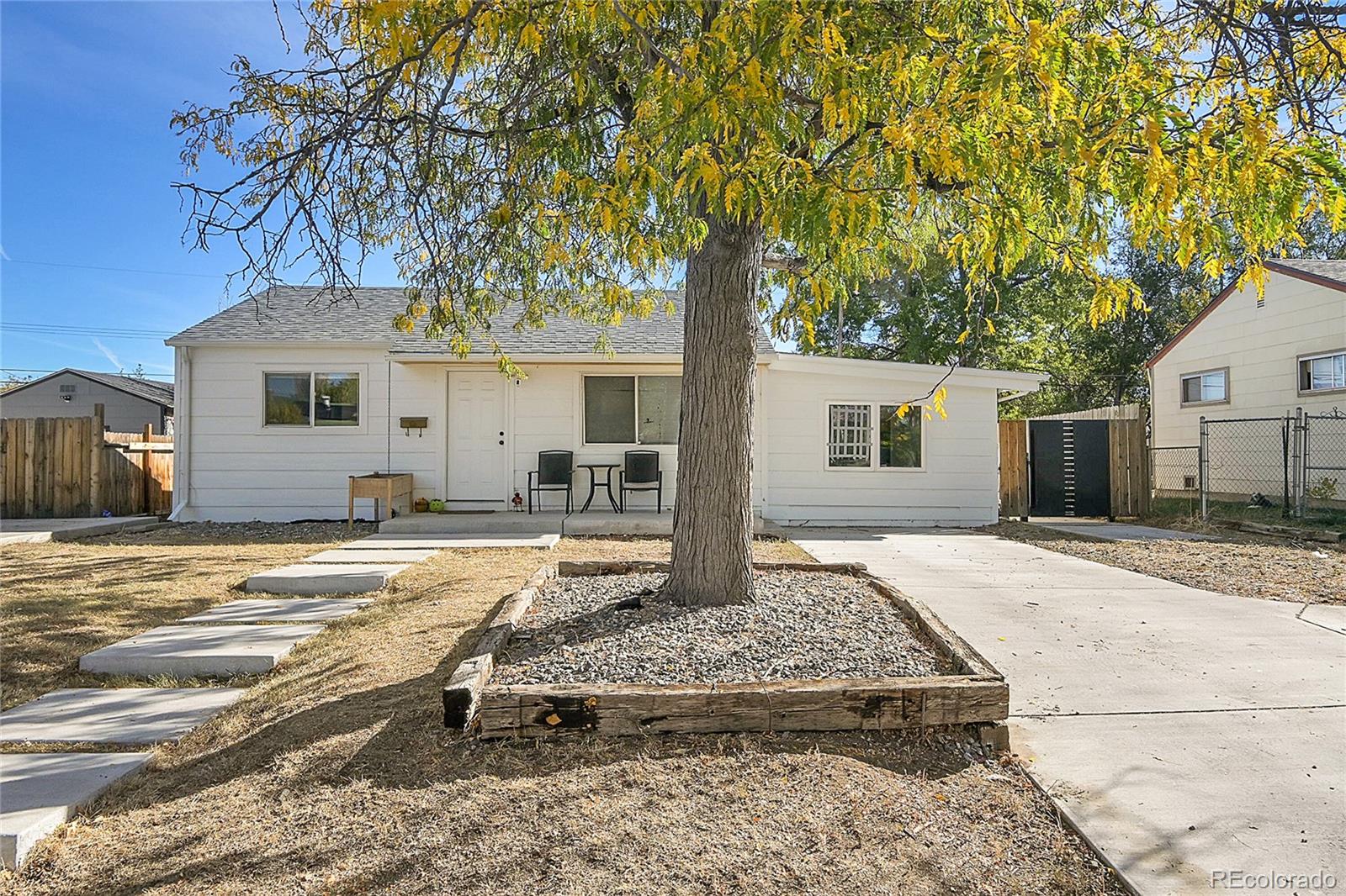 2626 S Hooker Street