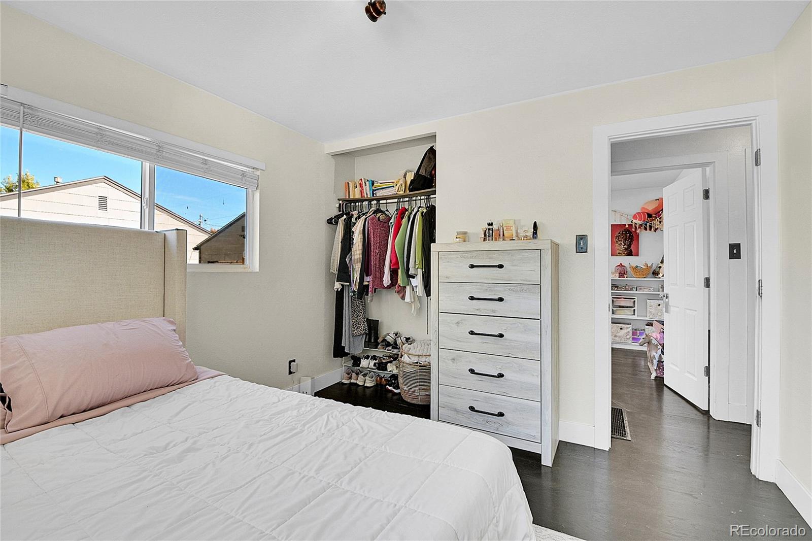 2626 S Hooker Street