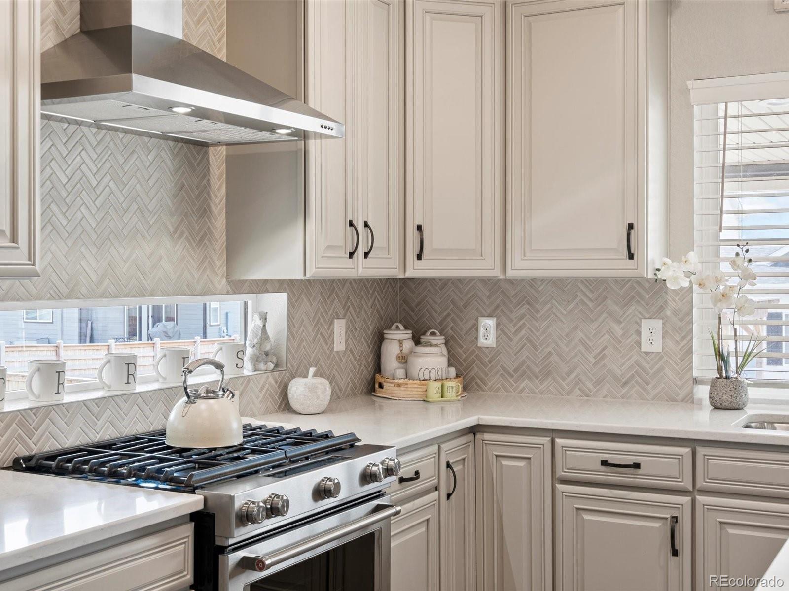 10957 Memphis Street