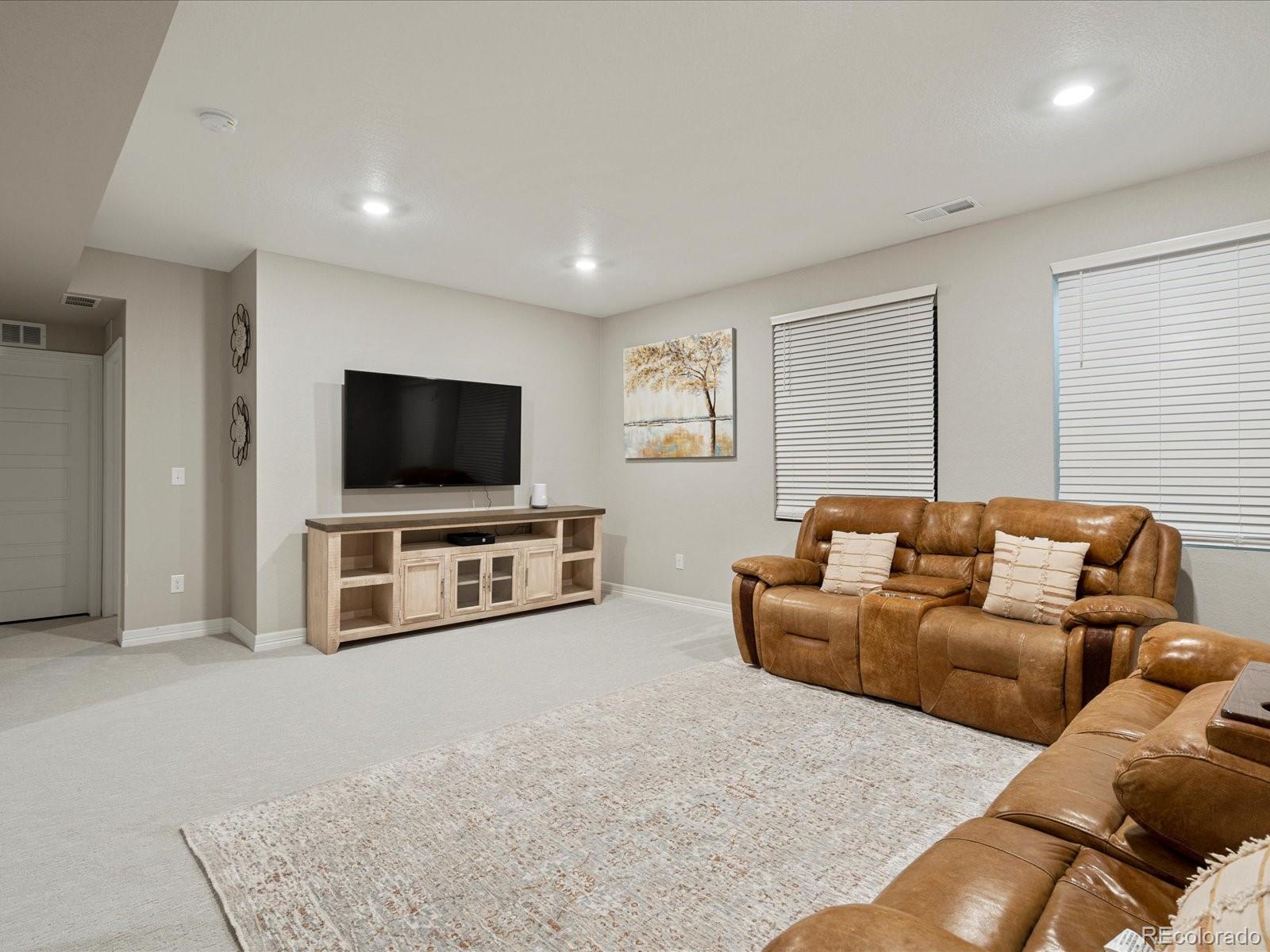 10957 Memphis Street