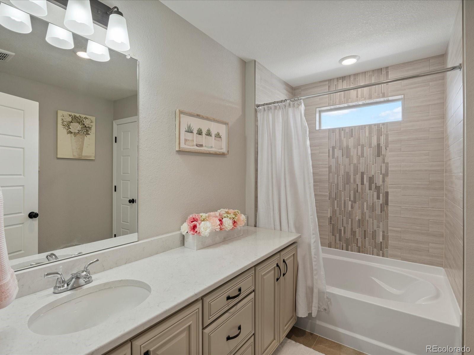 10957 Memphis Street