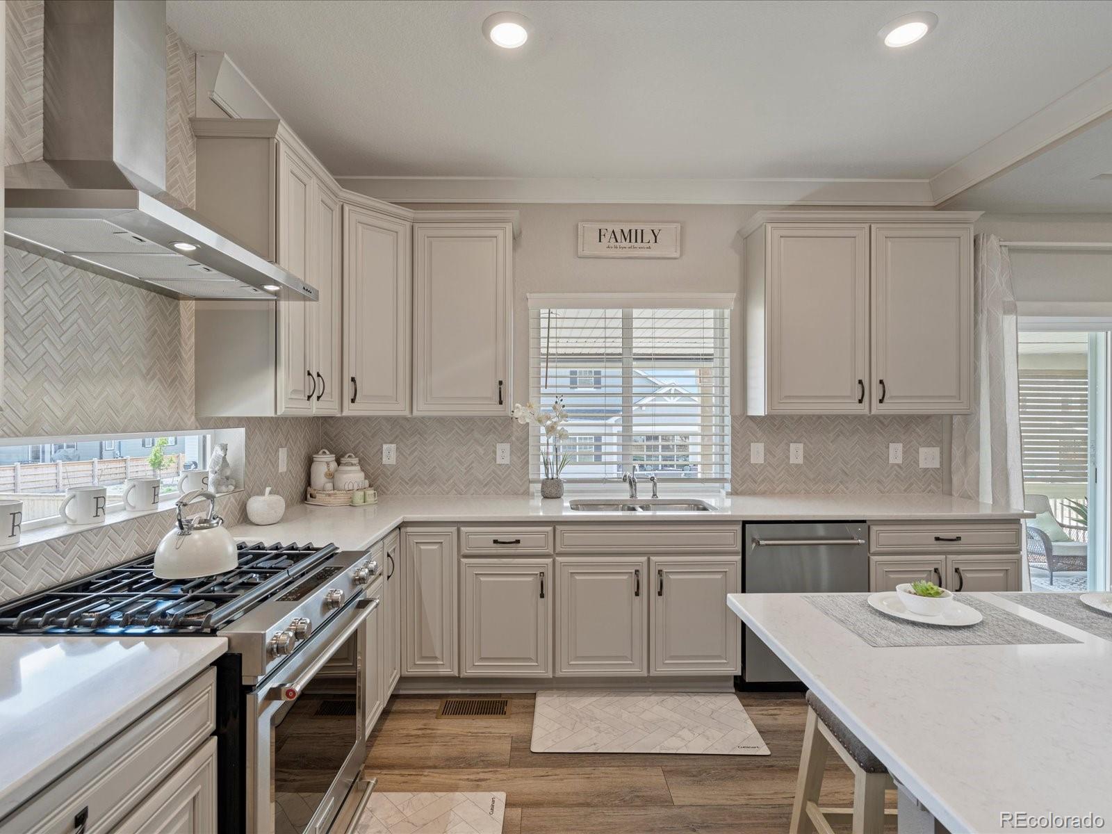 10957 Memphis Street