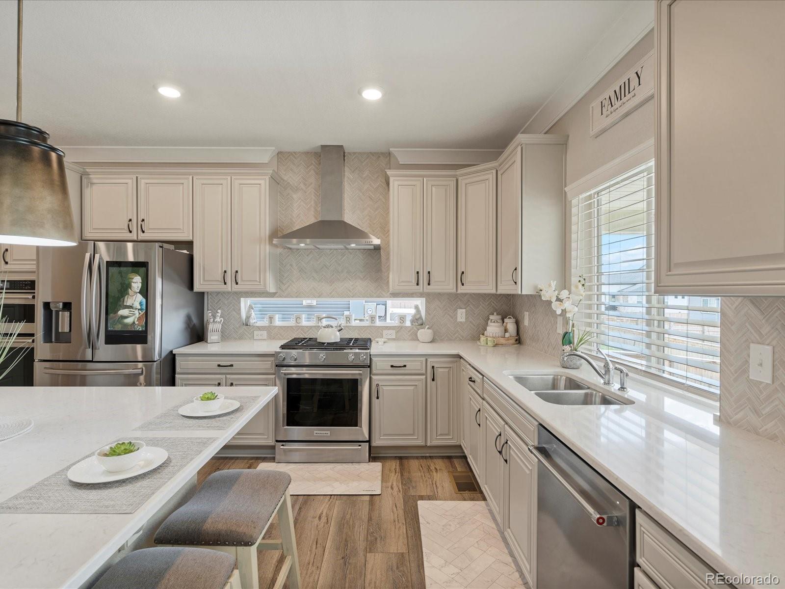 10957 Memphis Street