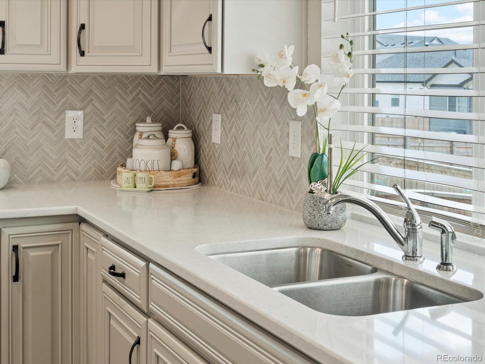 10957 Memphis Street