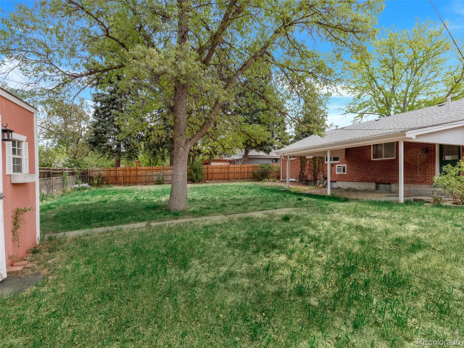 455 Peakview Avenue W