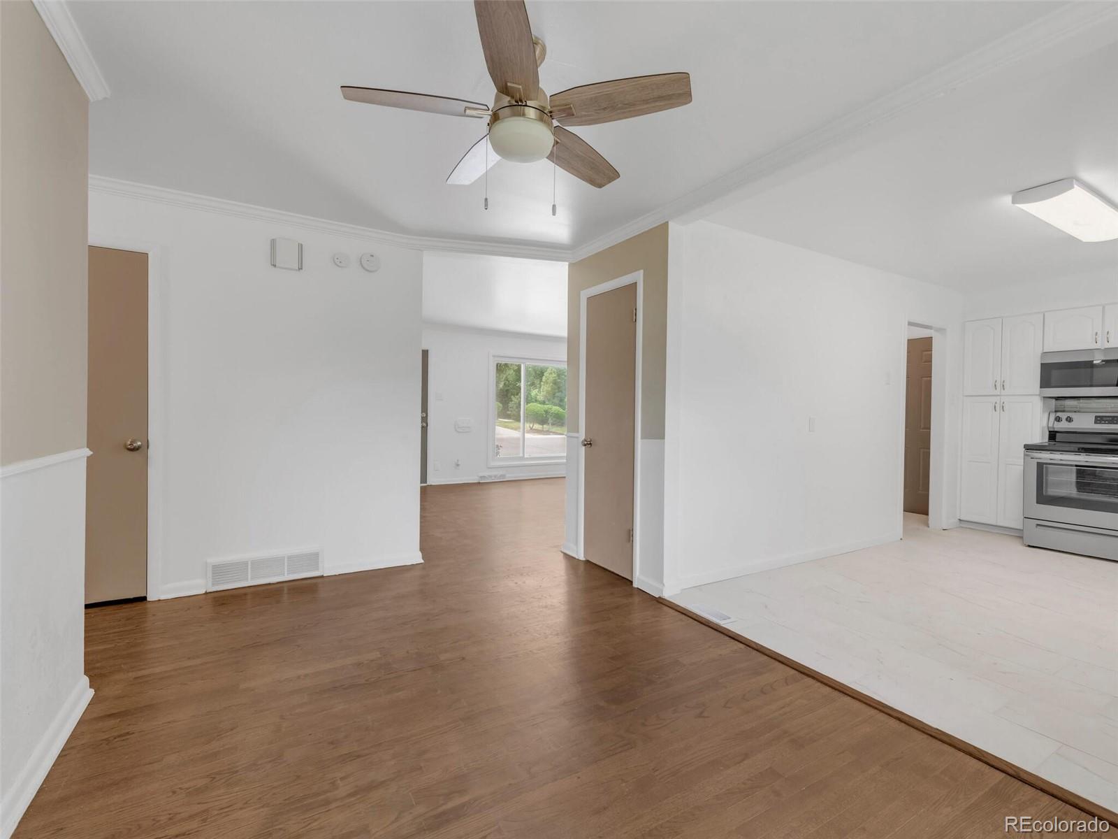 455 Peakview Avenue W