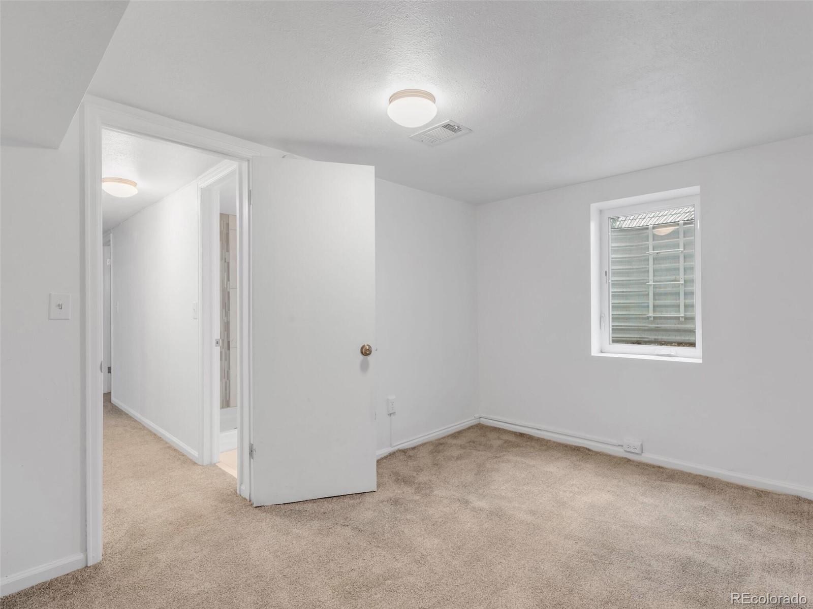 455 Peakview Avenue W