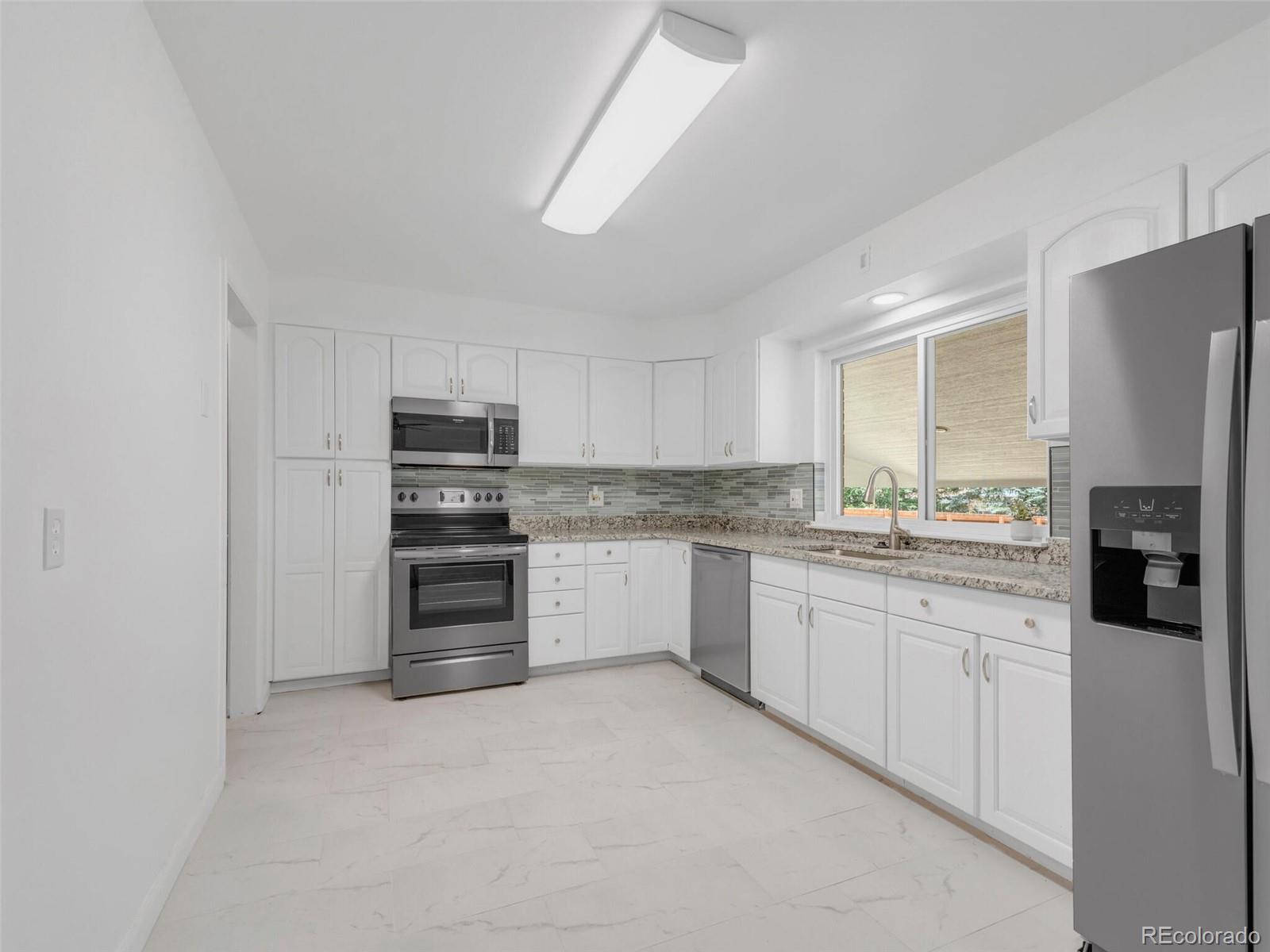 455 Peakview Avenue W