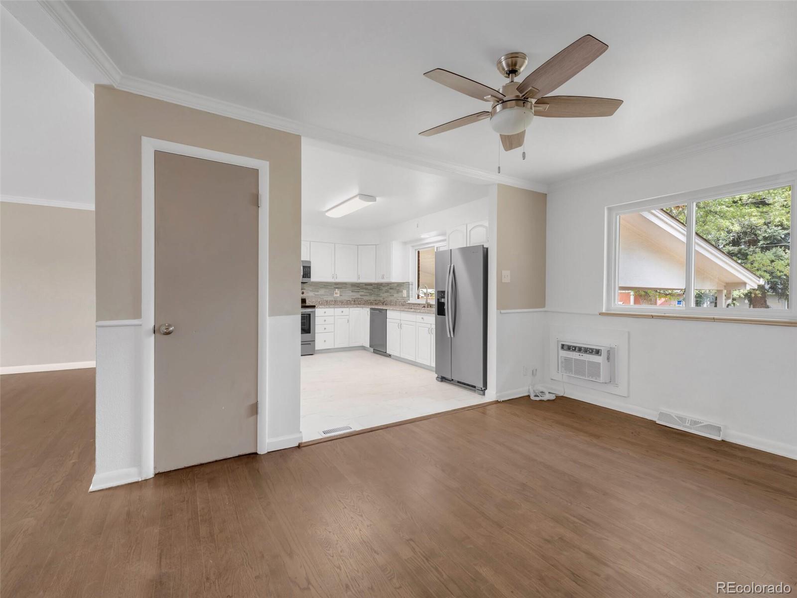 455 Peakview Avenue W