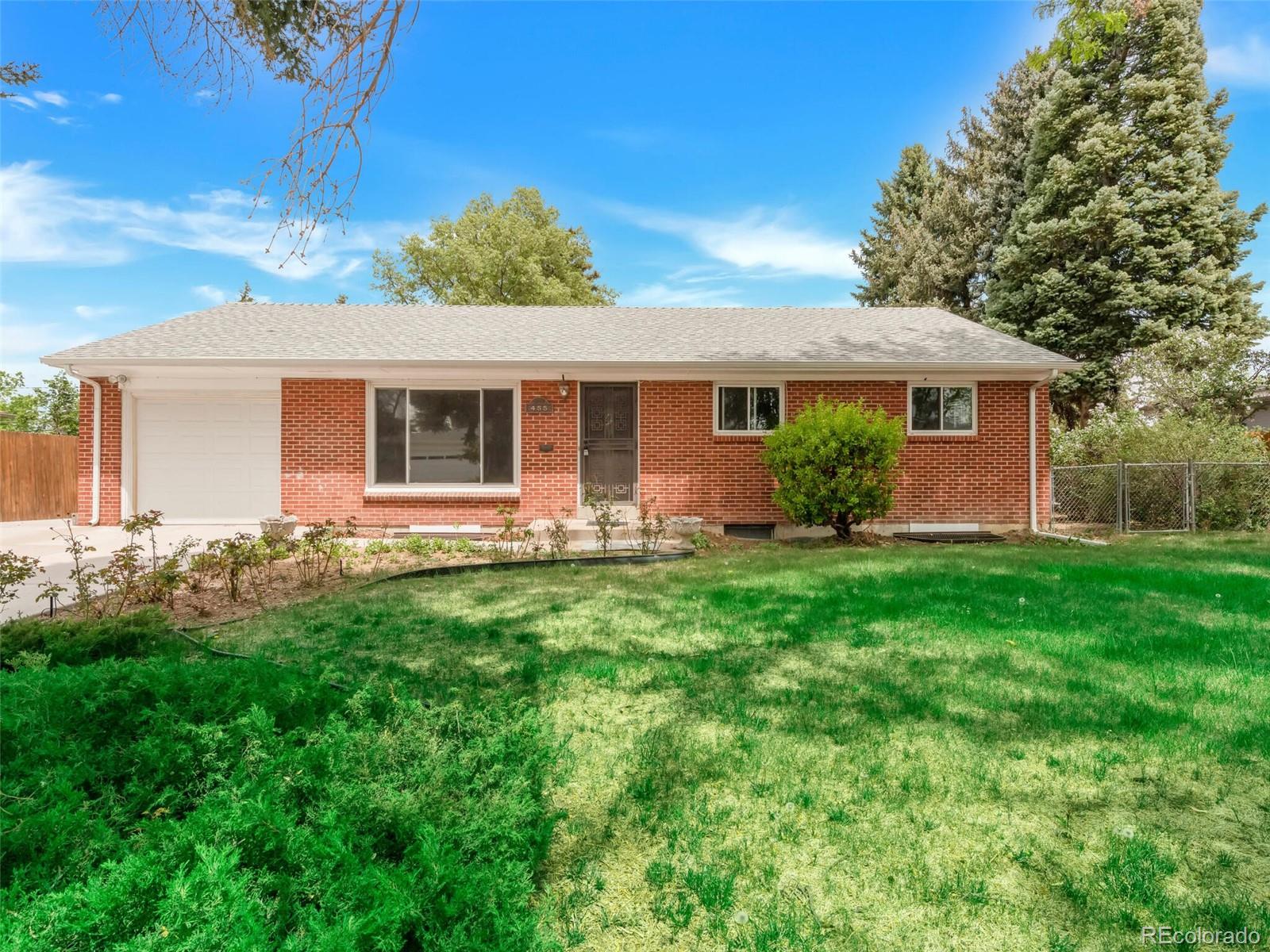 455 Peakview Avenue W