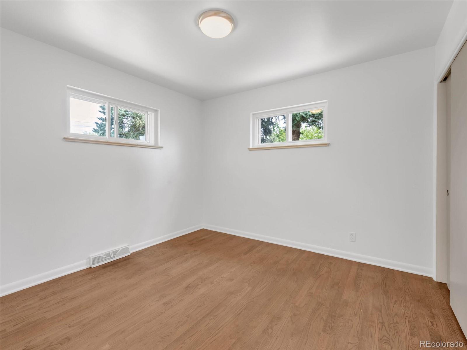 455 Peakview Avenue W