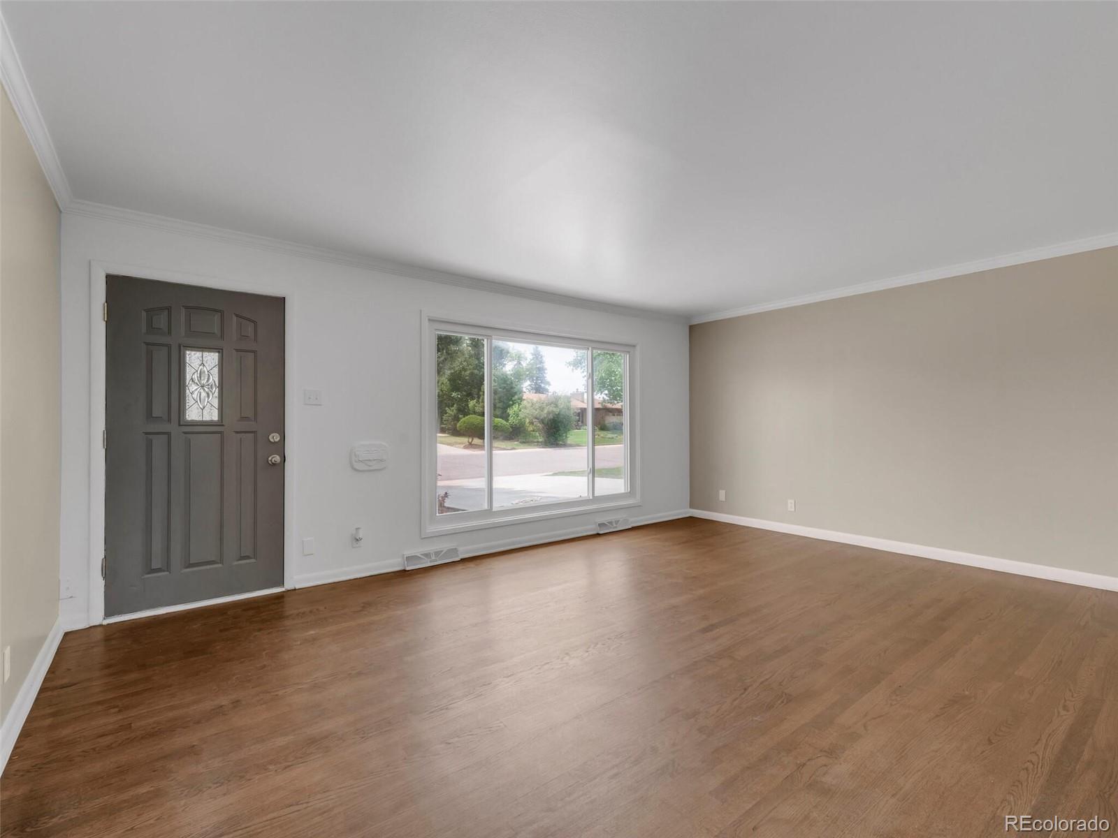 455 Peakview Avenue W