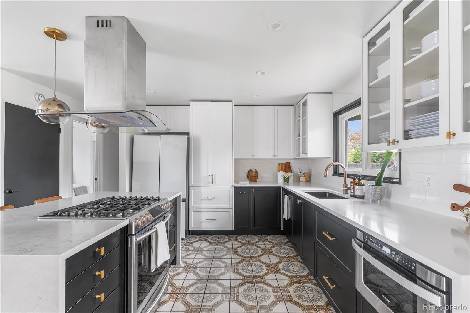 3103 W Bellewood Drive